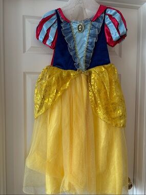 Disney Snow White size 9/10 costume